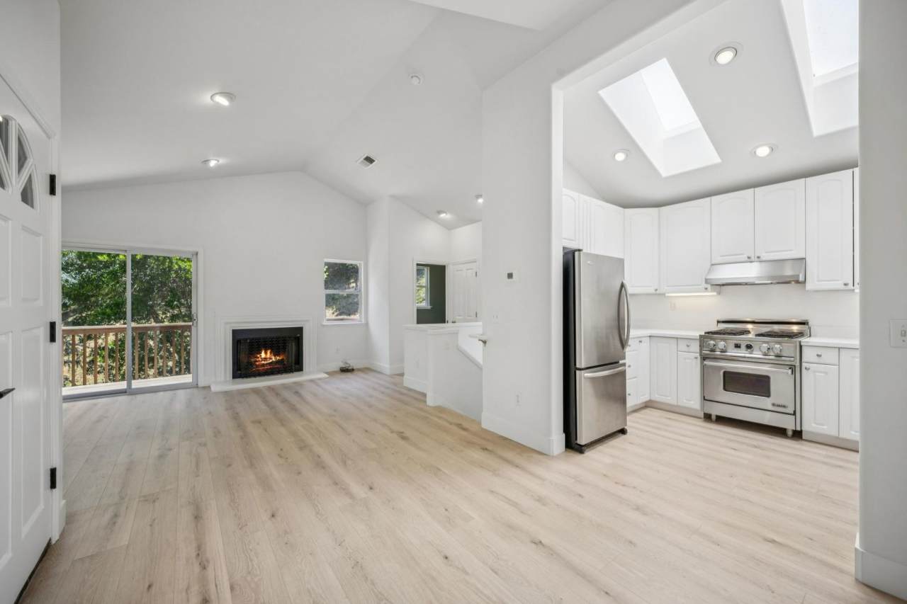 2BD/1.5BA LIGHT  BRIGHT, MILL VALLEY HOME WITH OPEN FLOOR PLAN!