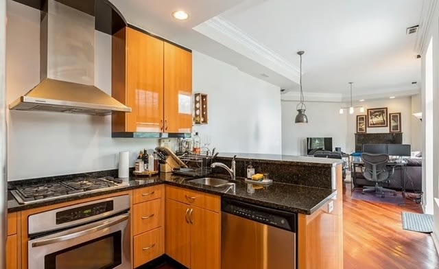 36 S. Ashland AveUnit 404