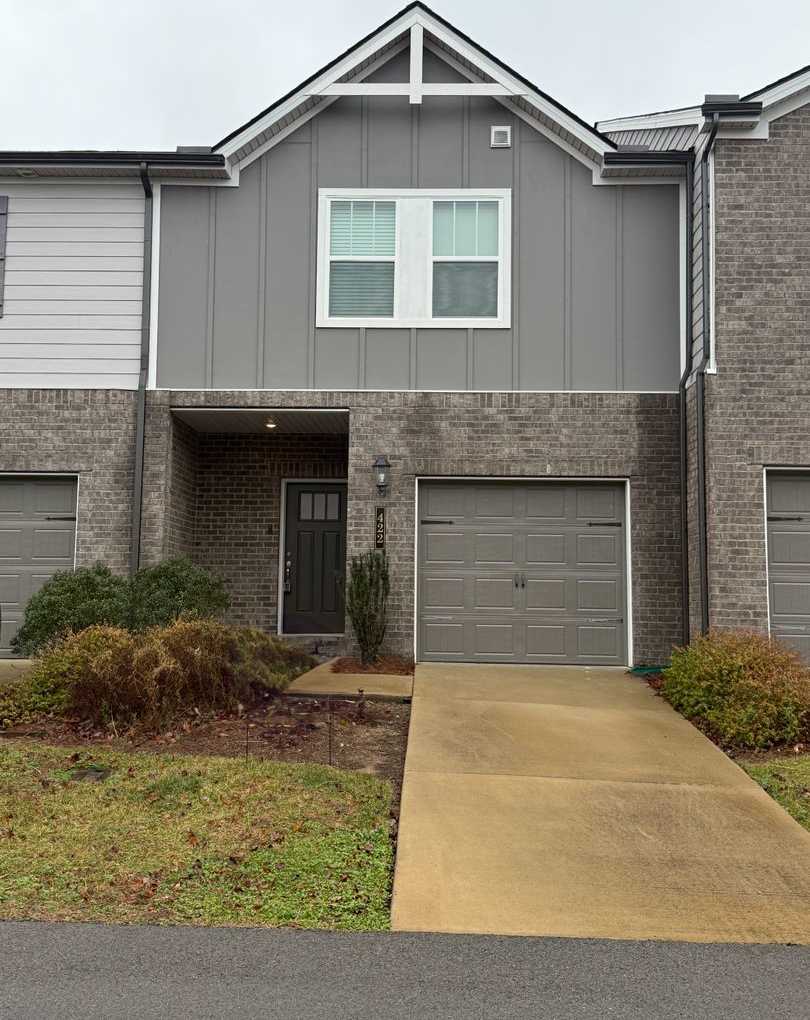 HALF OFF FIRST MONTH RENT!! Three Bedroom Townhome Close to Columbia Square!!