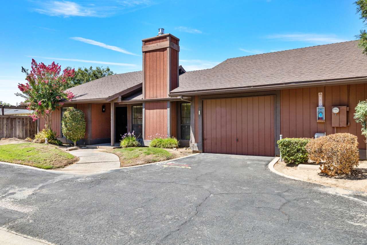 1541 East Fairmont Avenue - 106