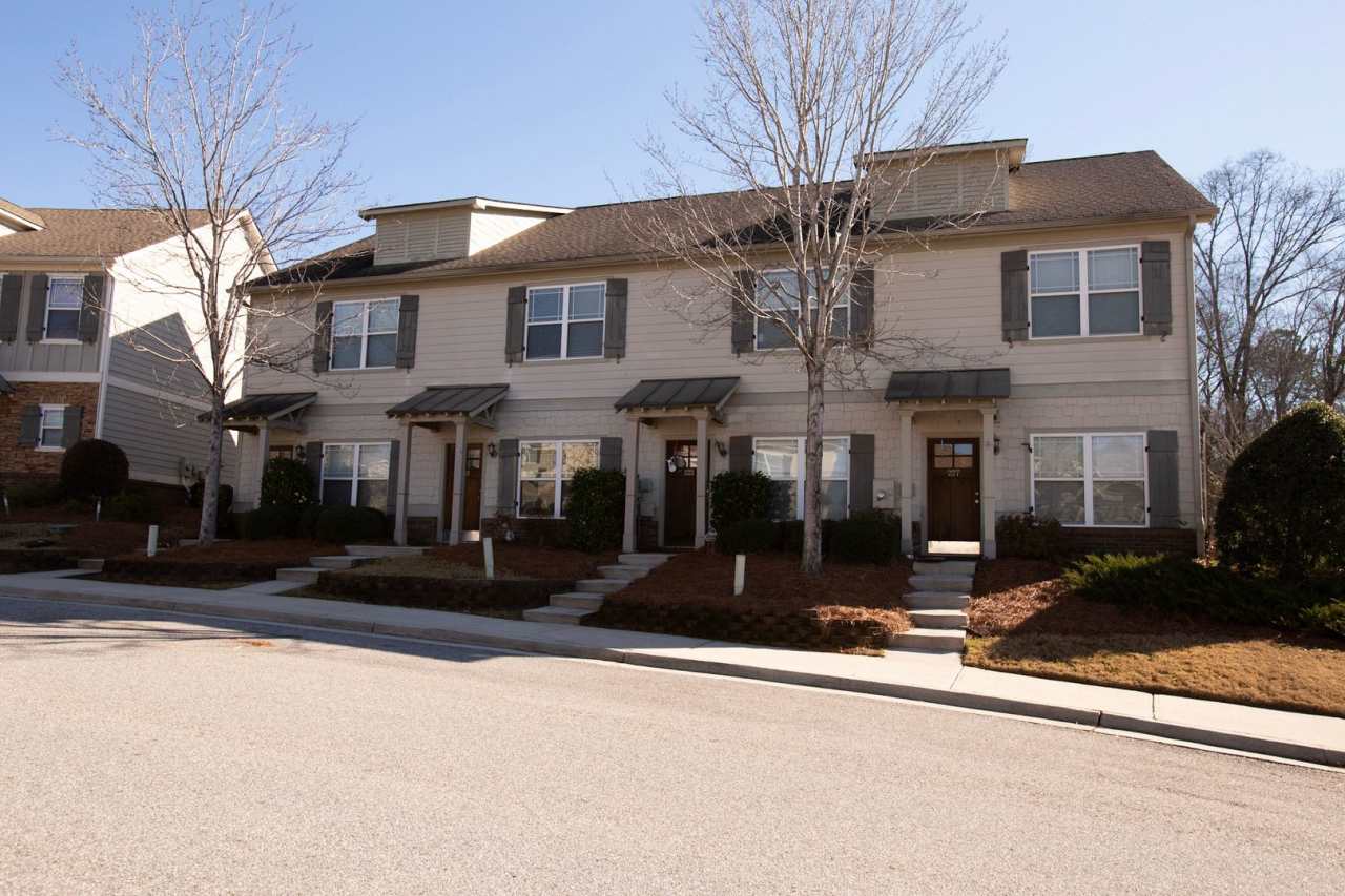 2 Bedroom Townhouse at Whitehall Village!