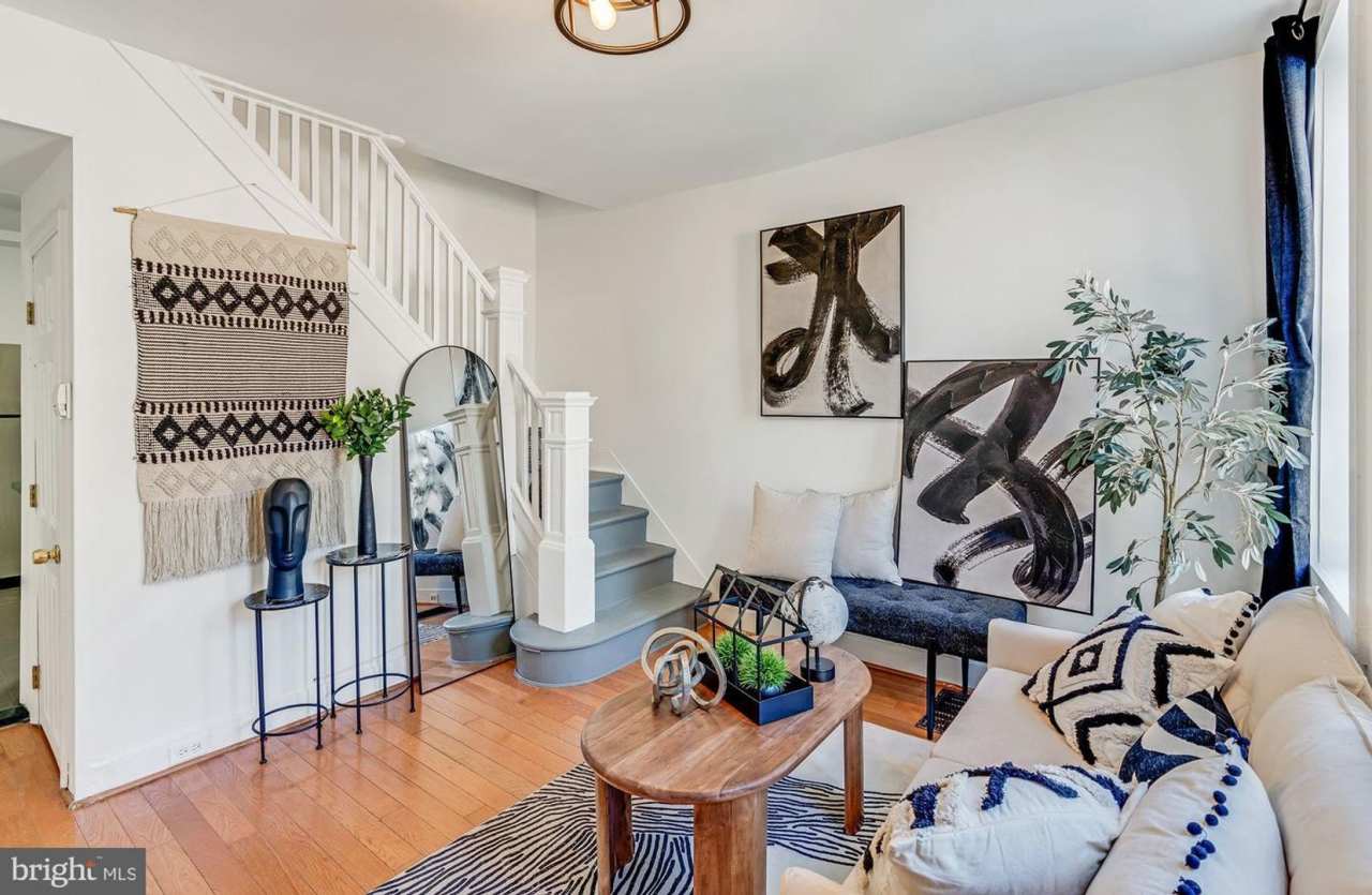 Charming Fishtown 2-Bedroom with Modern Updates
