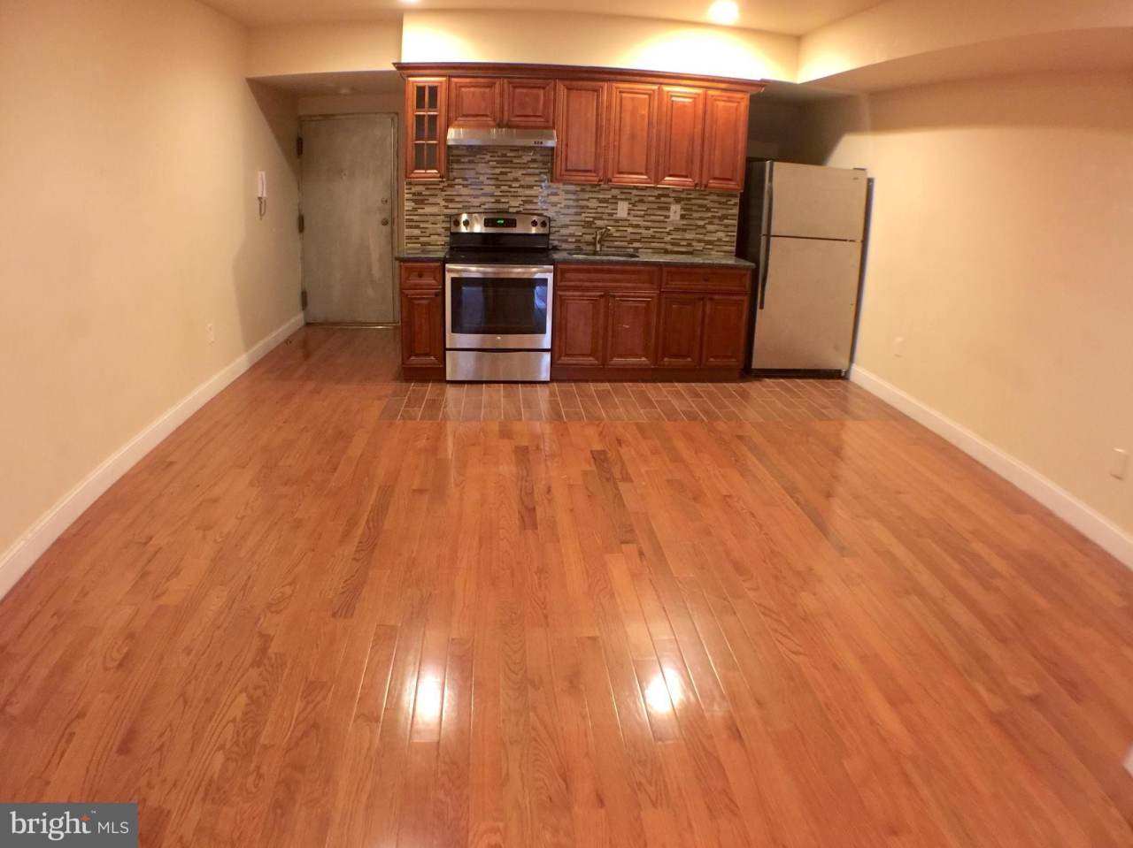 1241 VINE Street unit: 2R