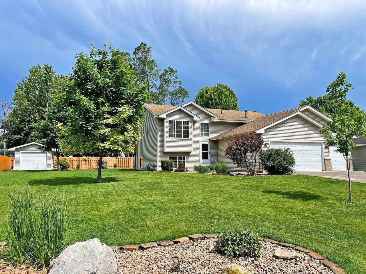 Beautiful 3bed 2bath Home in Coon Rapids