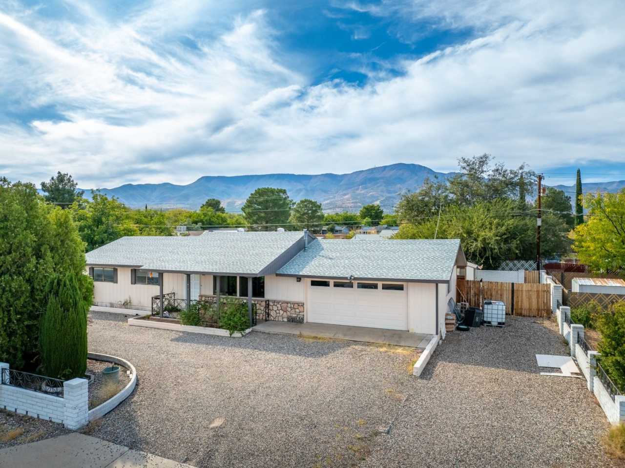 Wonderful Home 3 bed 1 bath with a Great Yard