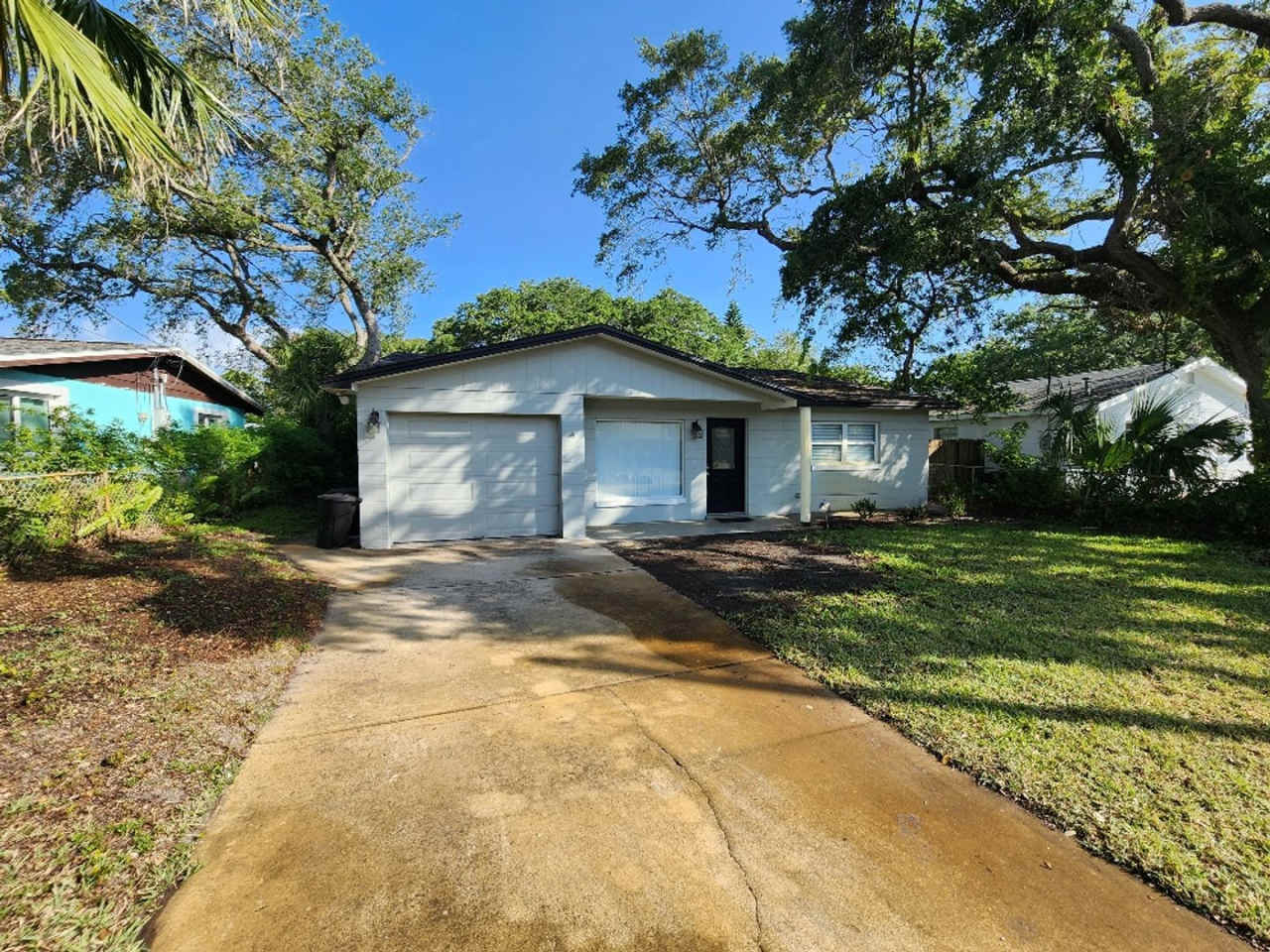 Charming 2 Bed 2 Bath Beachside Home