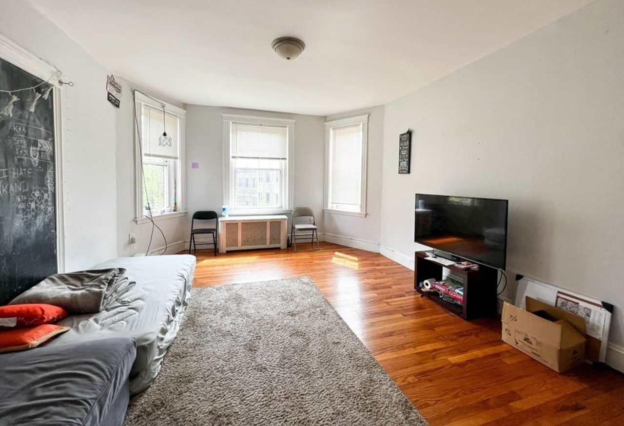 5 Bedroom in Brookline!