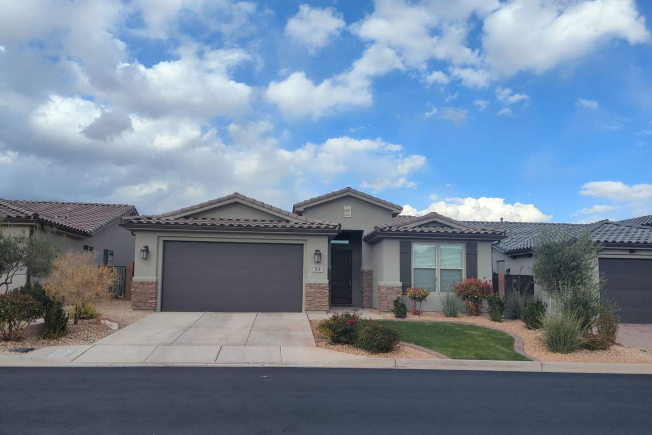 3 Bedroom 2 Bath Home - Dog Friendly!