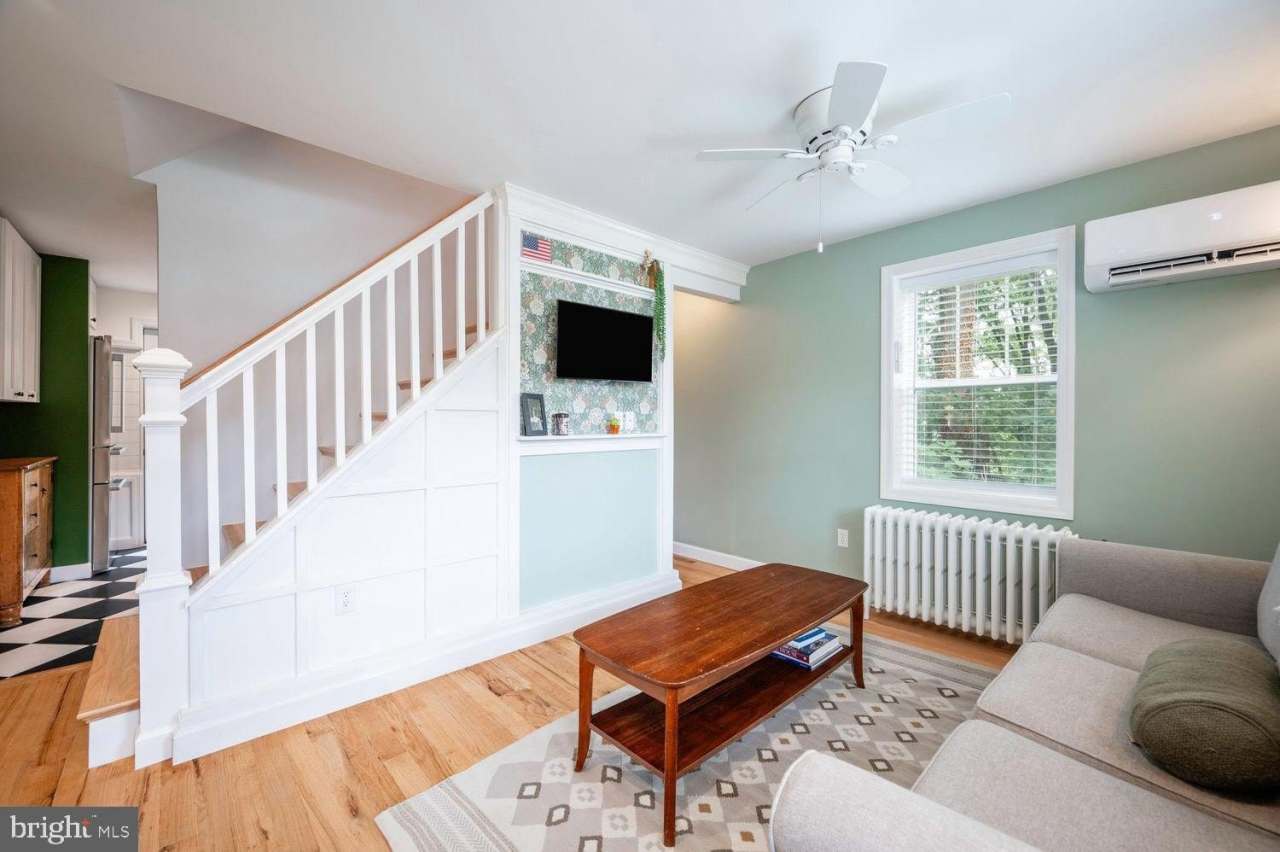 2444 S OAKLAND Street