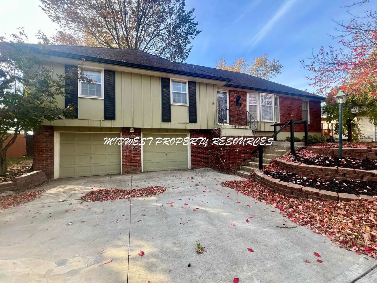 Spacious 4-Bedroom, 3-Bathroom Home with Fenced Yard and Bonus Spaces!