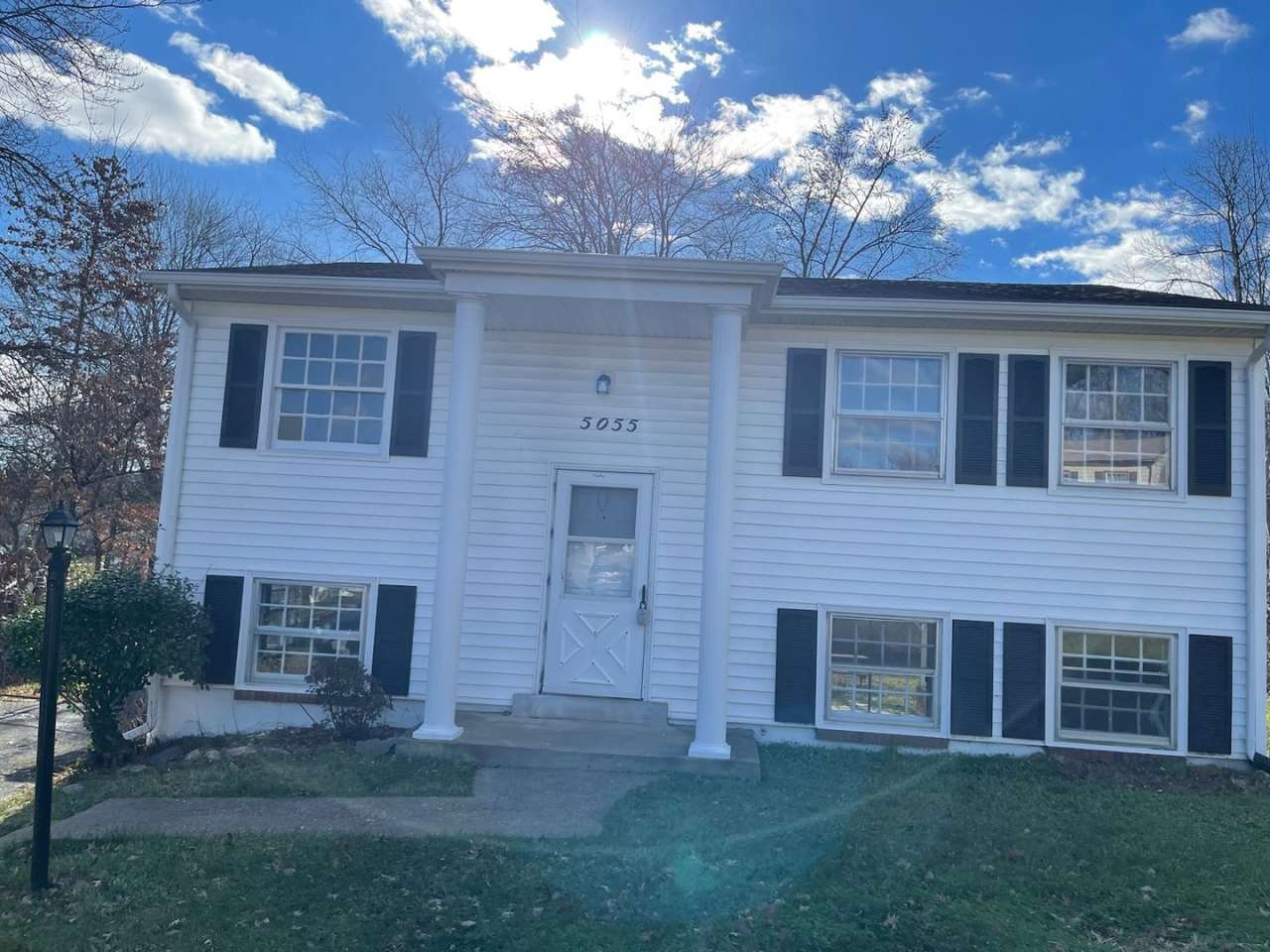 5055 Lakeland Ct