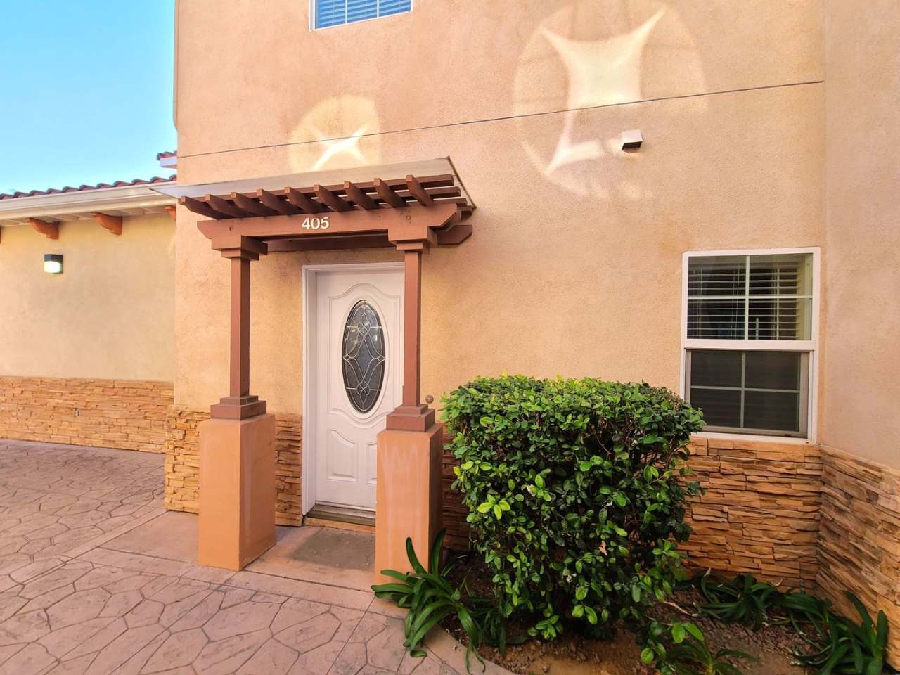 Beautiful 2-Story 2-Bedroom Condo in Redlands!