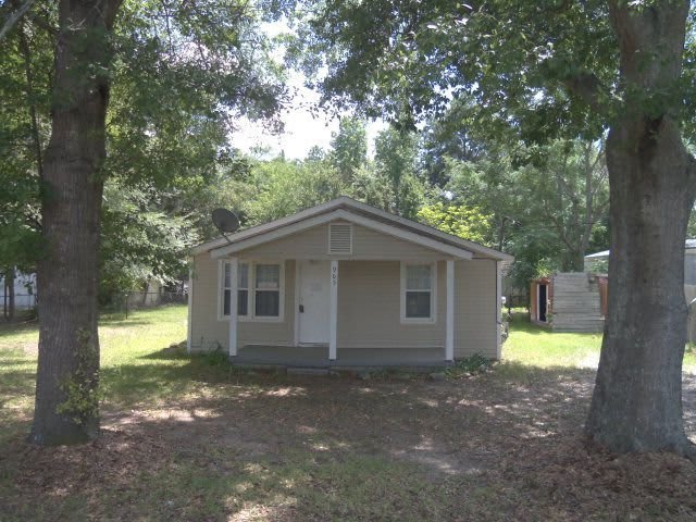 **AVAILABLE NOW**3 BEDROOM / 1 BATHROOM HOUSE FOR RENT IN SMITHS STATION, AL**