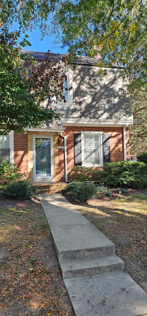 Beautifully Maintained 2 Bed 2 Bath + Den All Brick End Unit Clarendon In Popular Fairlington Meadows - Water Included