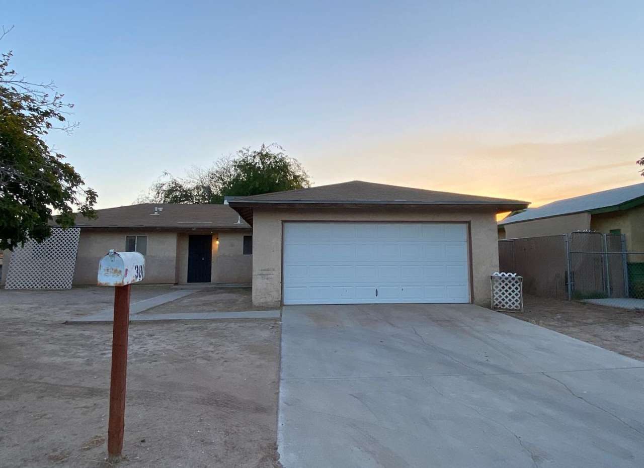 4 BEDROOM HOME ON LARGE LOT