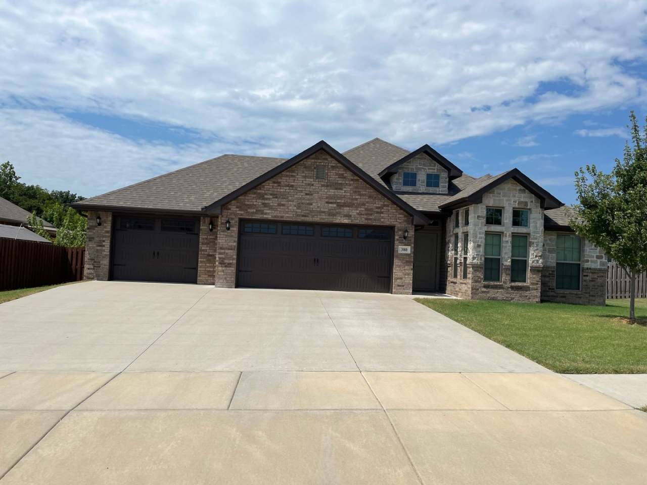 BEAUTIFUL 3 Bedroom 2 Bath Home in Pea Ridge **MOVE IN SPECIAL**