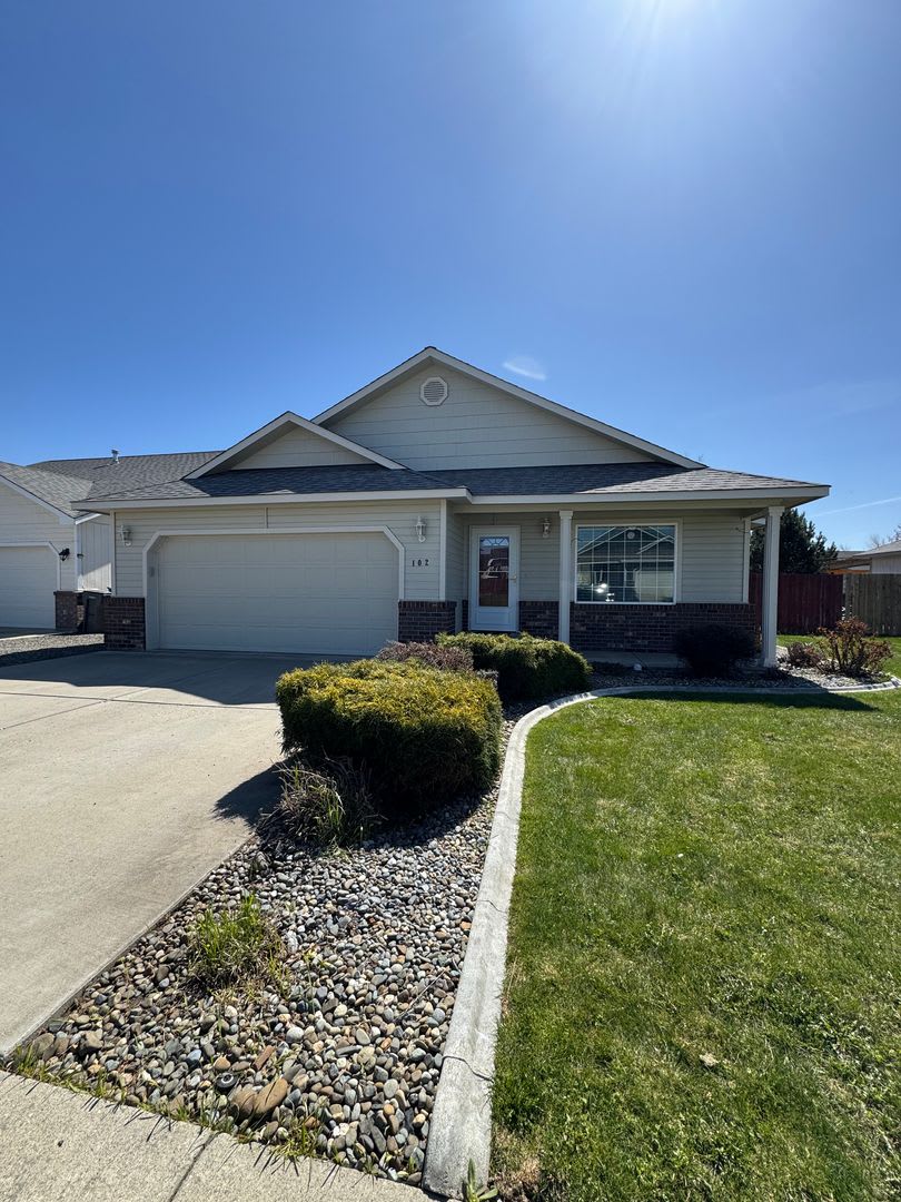 Charming 3-Bed, 2-Bath Home in a Cul-de-Sac