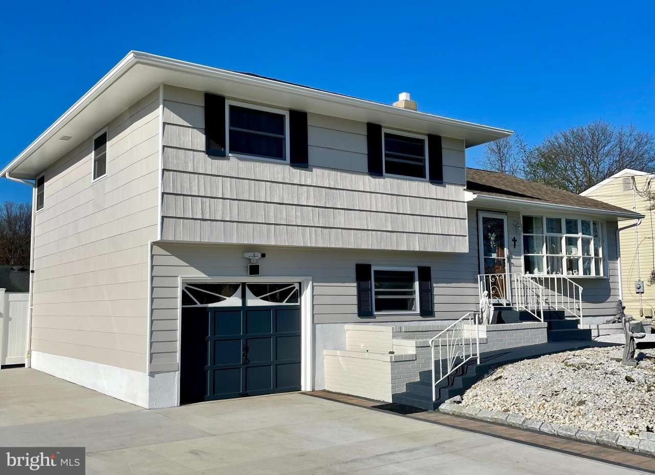 858 ESTATES Boulevard