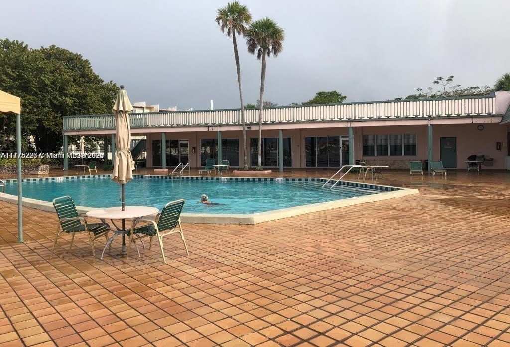 1481 NE Miami Gardens Dr