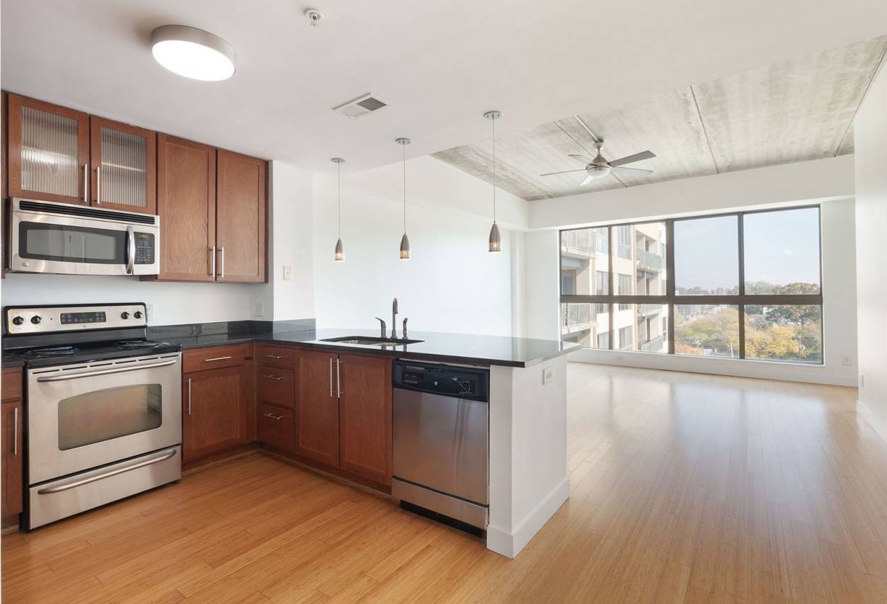 Bright, Contemporary 1/1 Condo in Grant Park w/ City Views!