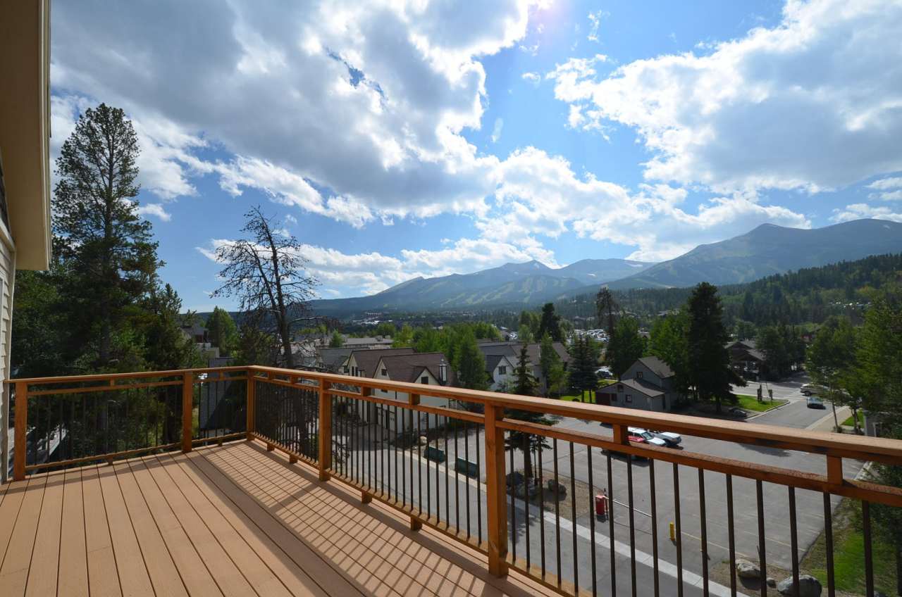 Great Location, Walk to Everything! Updated Condo, Natural Light and Views! Move in special!