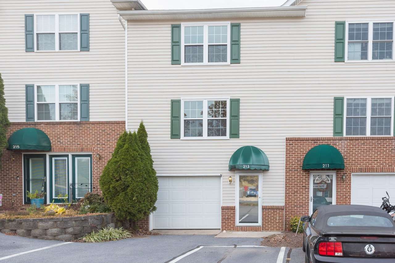 Spacious 3-Bedroom Townhome with Garage in a Prime Harrisonburg Location!