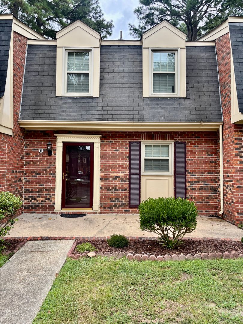 3 bedroom / 1.5 bathroom townhome- Courthouse Green