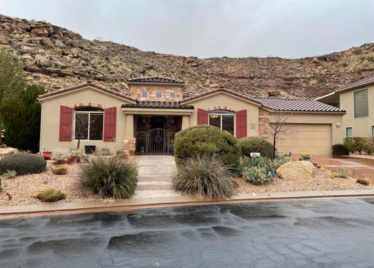 Beautiful Home In A Quiet Gated Community!