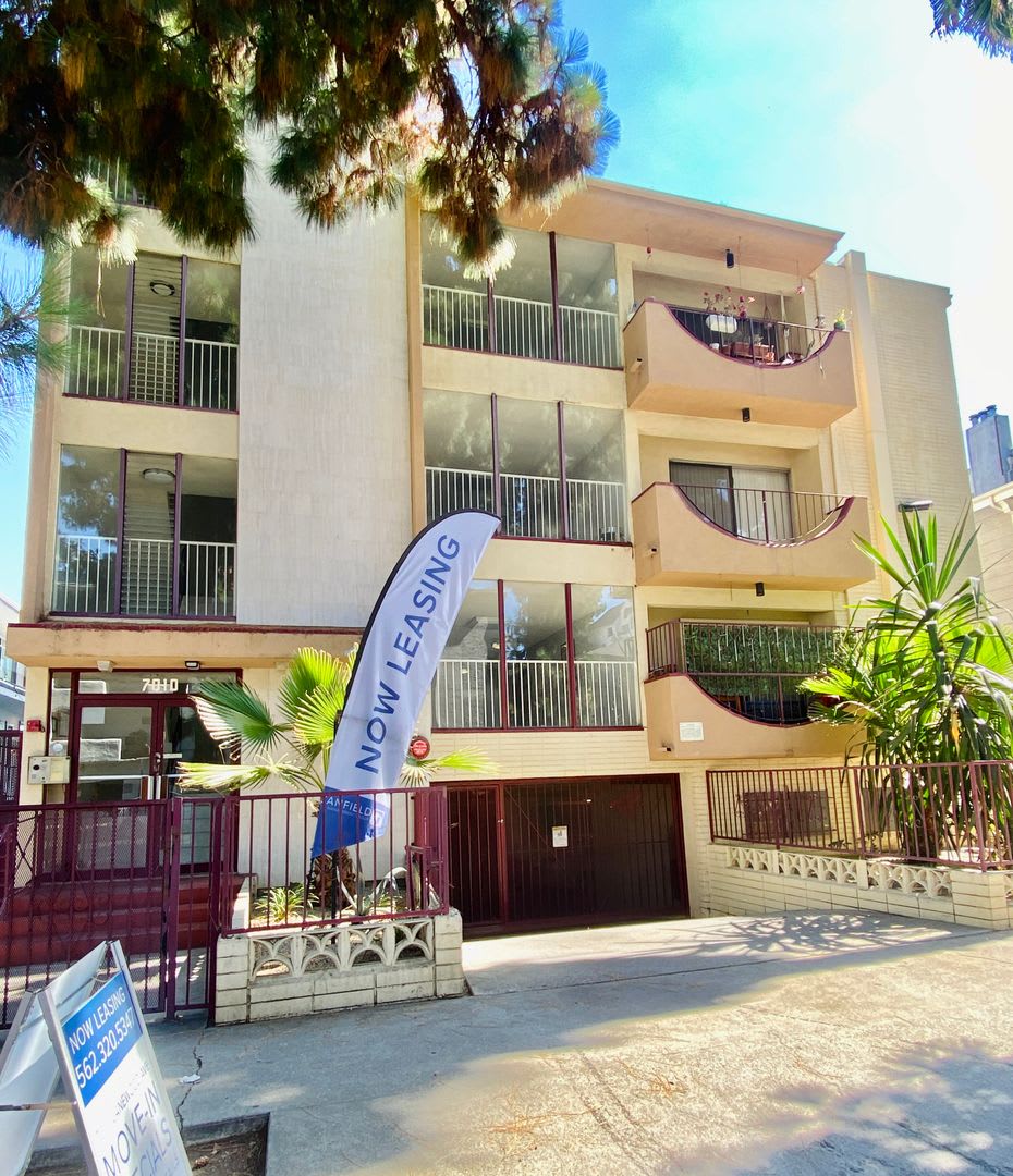 7010 Lanewood Avenue LLC