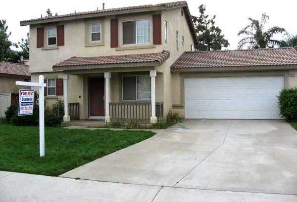 (Available approximately 5/1) Nice 3 BEDROOM 2 STORY