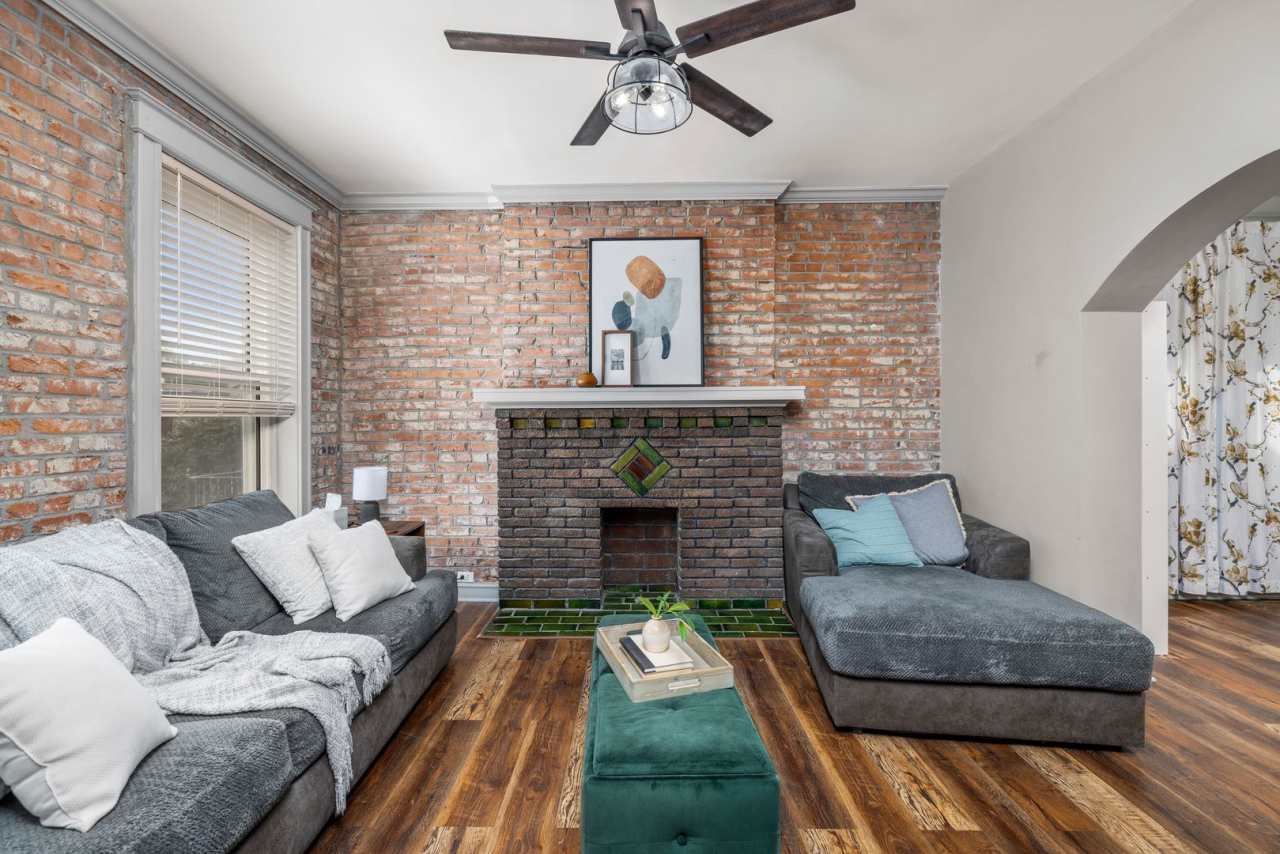 Beautiful home with fenced in yard and covered rear deck in Southwest Garden