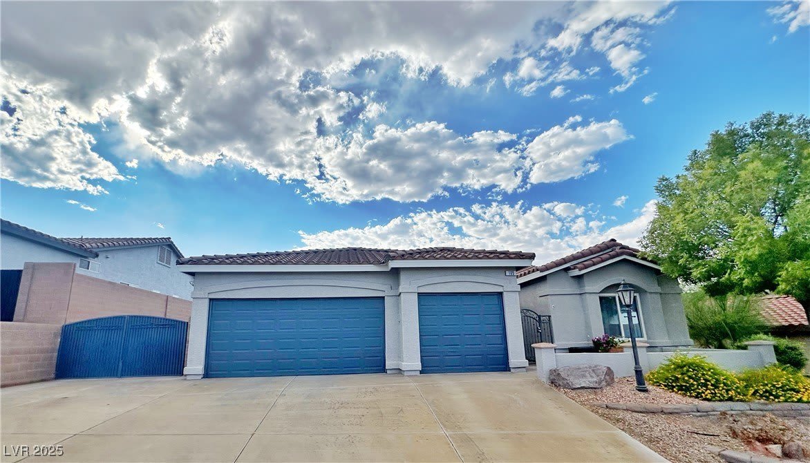 105 Crescent Bay Street