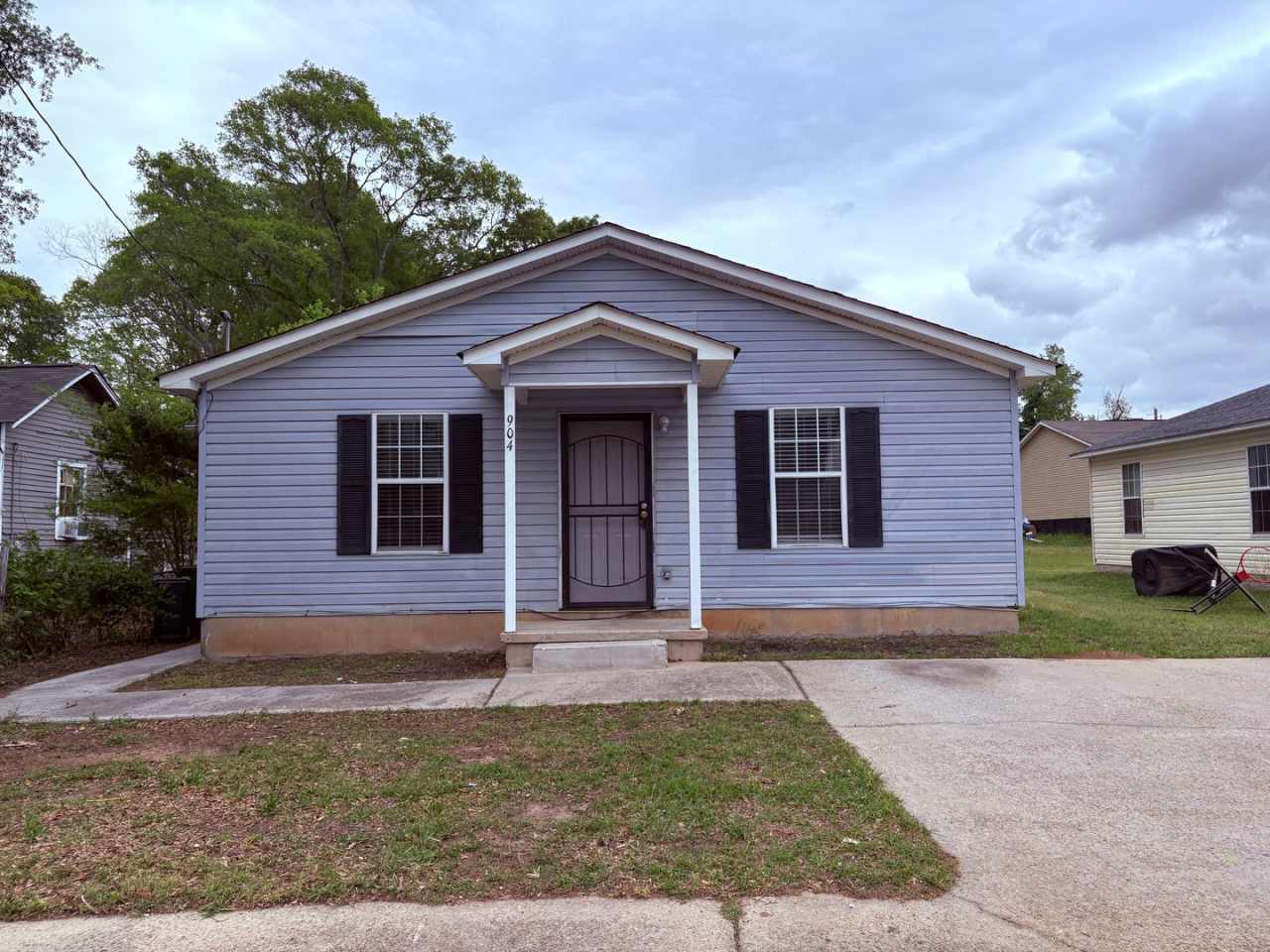 ***MOVE IN SPECIAL*** 1/2 OFF FIRST MONTHS RENT Newly renovated, 3 bedroom, 1 bathroom single family home in Griffin! Must see!