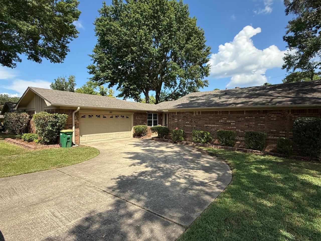 802 Holly Gail St., Sherwood AR 72120 - Nice large 3br 2b w/2 car garage  fenced yd