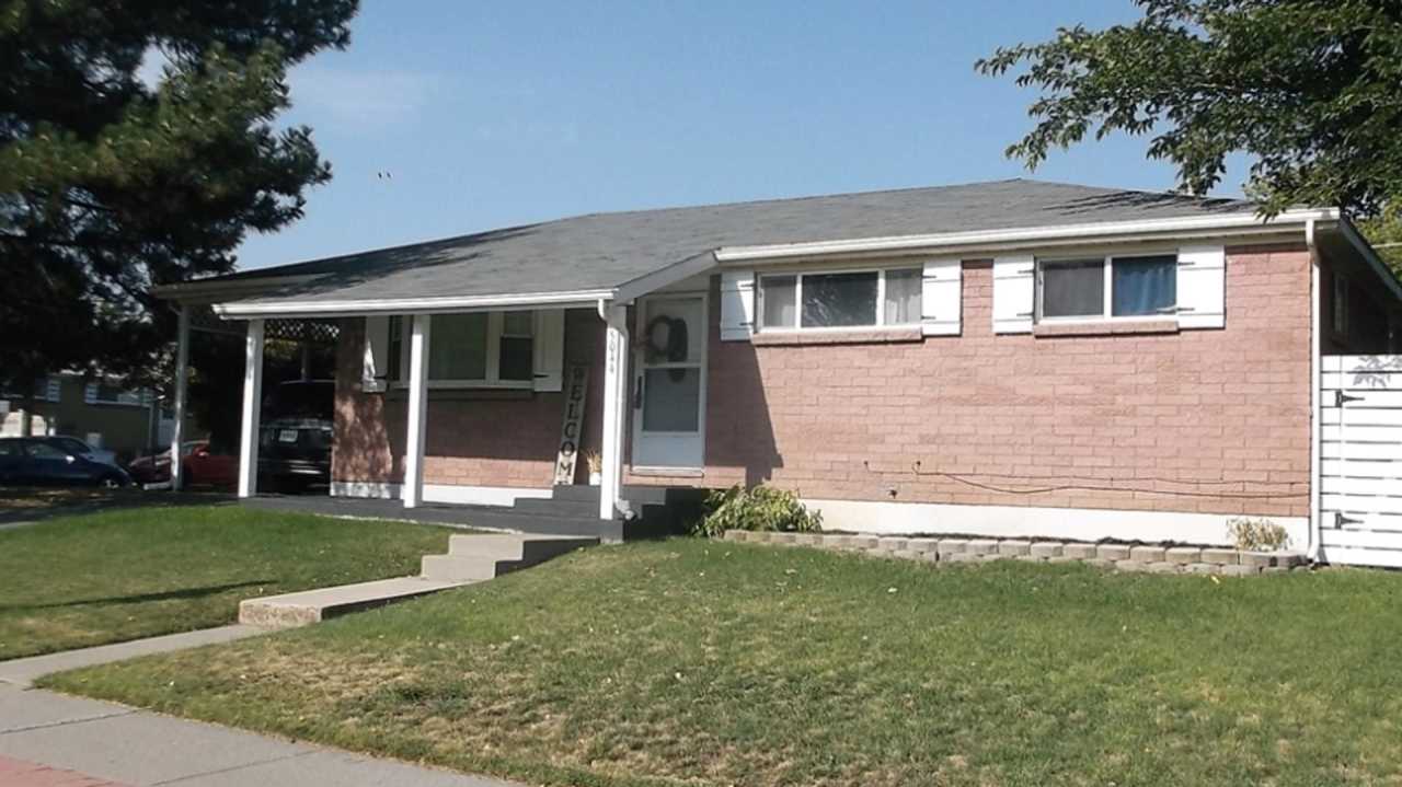 Charming Pet-Friendly Rental Available Now!