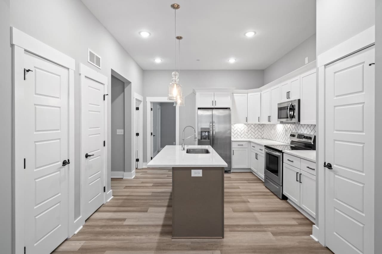 Gorgeous 3 Story 4 Bedroom Pet Friendly Home For Rent!