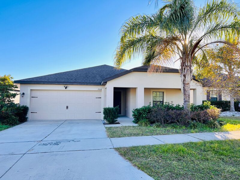 704 Lakota Dr