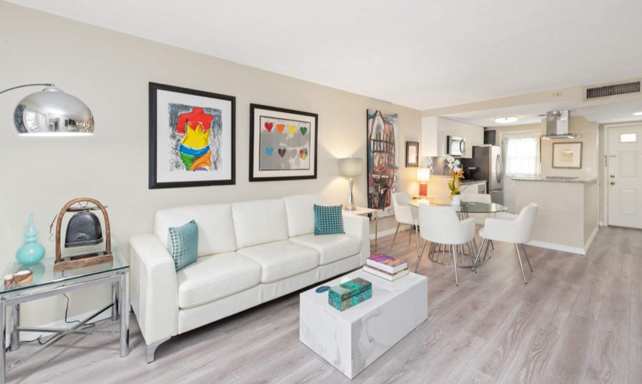 **Walk to the beach and Downtown Naples**ANNUAL or SEASONAL FURNISHED RENTAL AVAILABLE** 2 BEDS 2 BATHS **