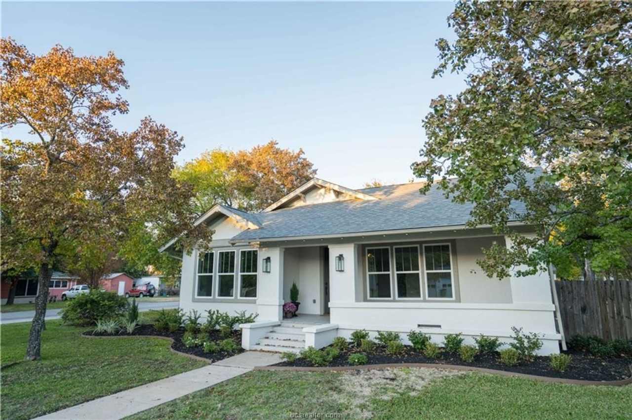 AUGUST 2026 PRE-LEASE!! Stunning Remodeled Home!!