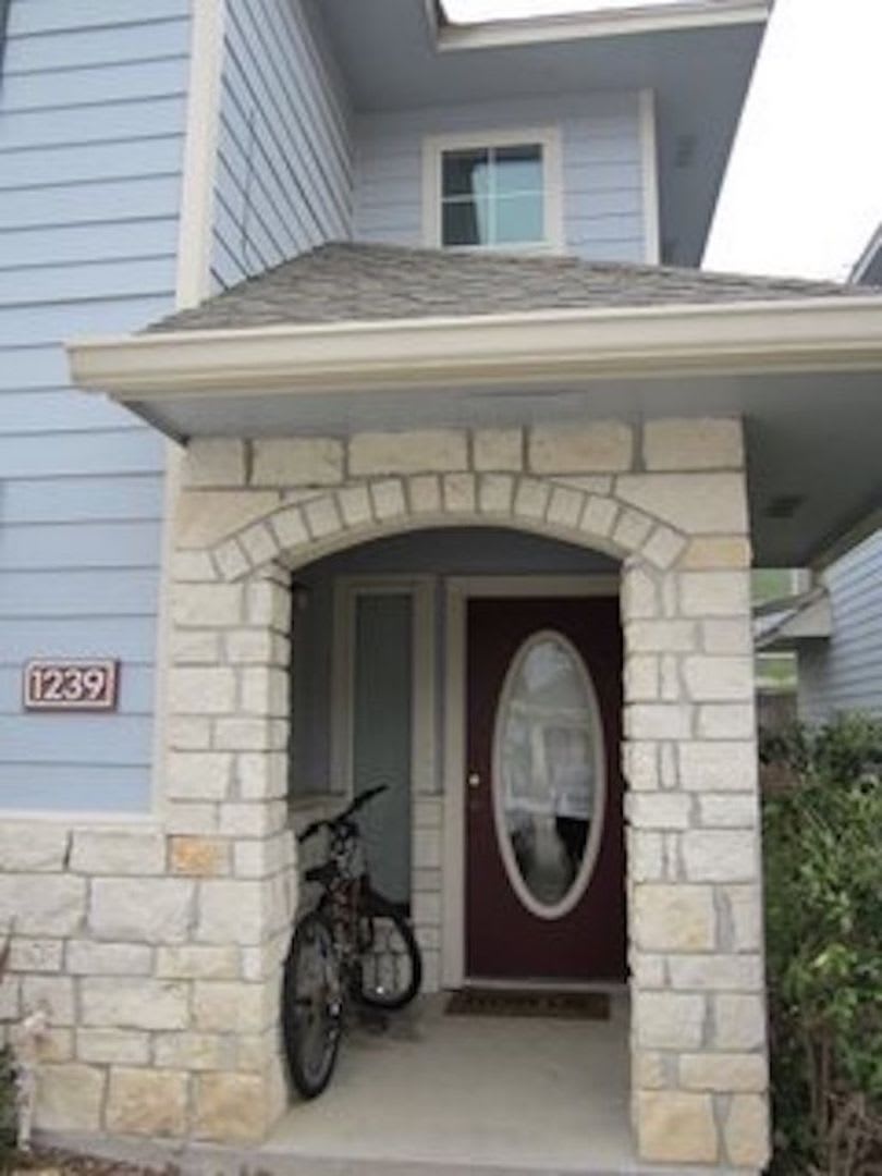 AUGUST 2026 PRE-LEASE! Spacious 3 Bedroom 3 Bathroom Townhome Close to Campus