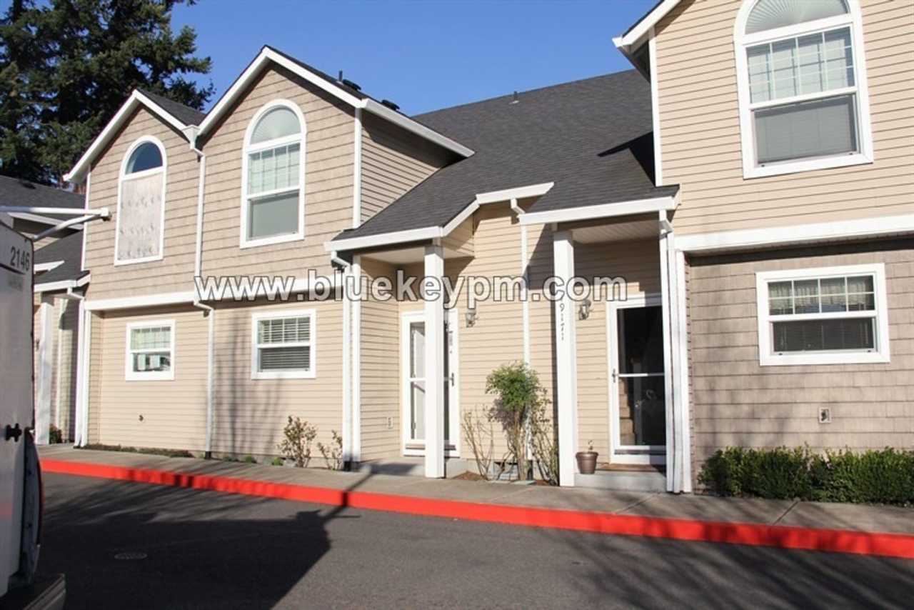 2 Bed, 2.5 Bath Townhome in Rockwood Neighborhood