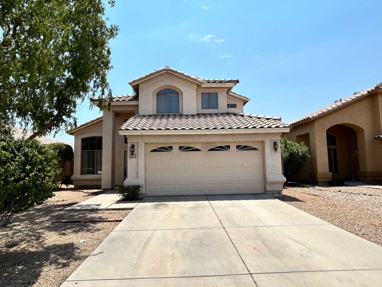 Spacious 4-Bedroom 3-Bath Peoria Home with Vaulted Ceilings  Large Backyard