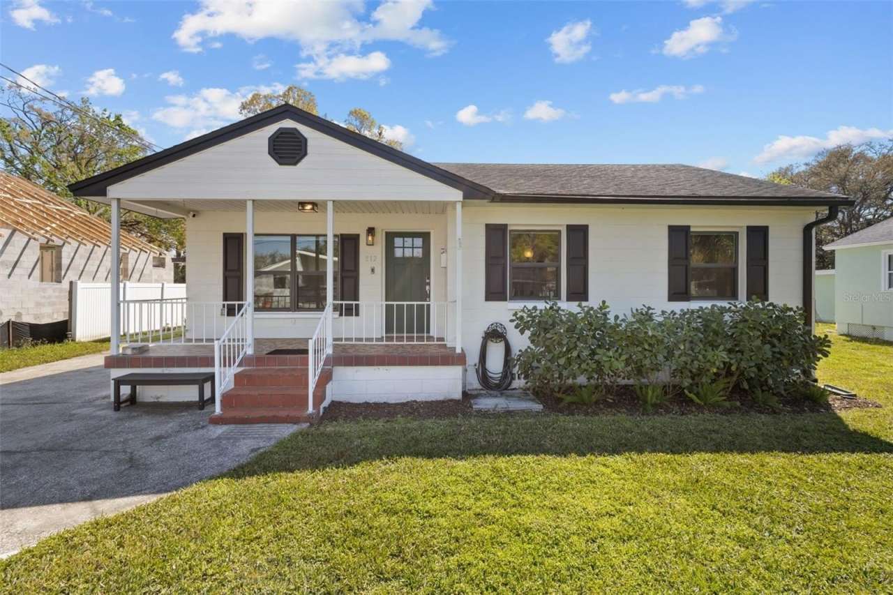 812 W INDIANA AVENUE