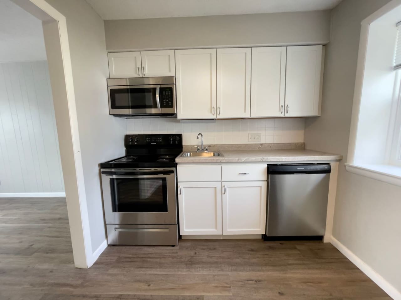 PRELEASING for AUGUST! Close to Campus