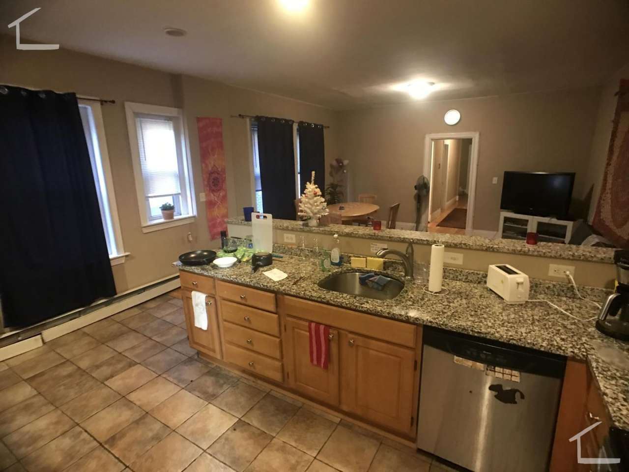 Huge 4 bed unit near the Green Line.