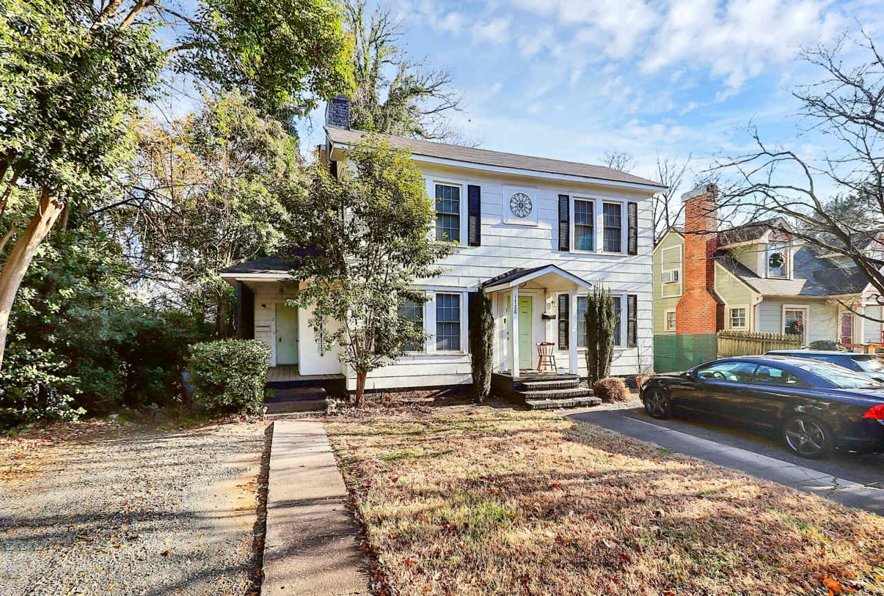 Cozy One Bedroom Triplex in Dilworth!