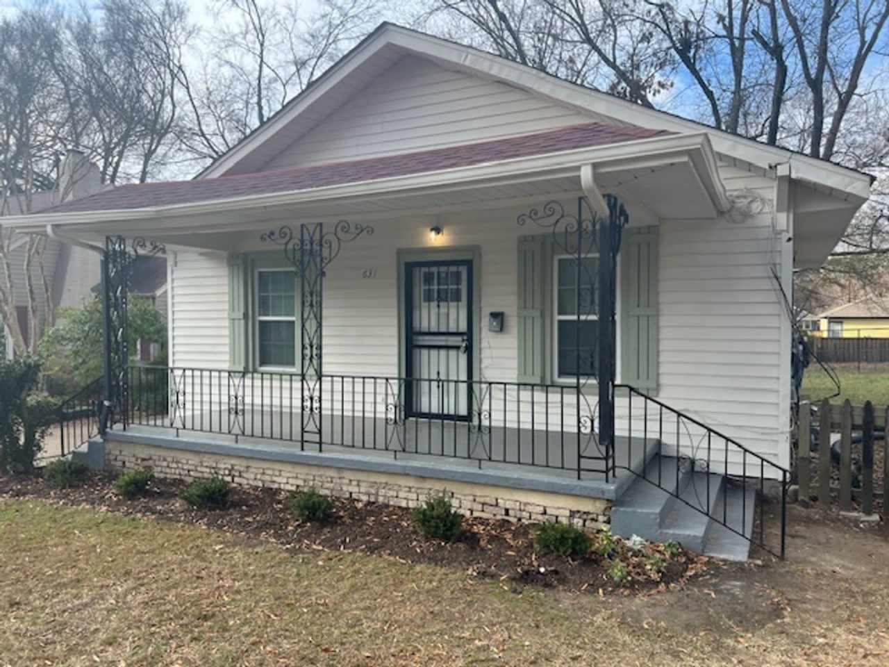 3 bedroom, 2 bathroom near Goodlett and Park