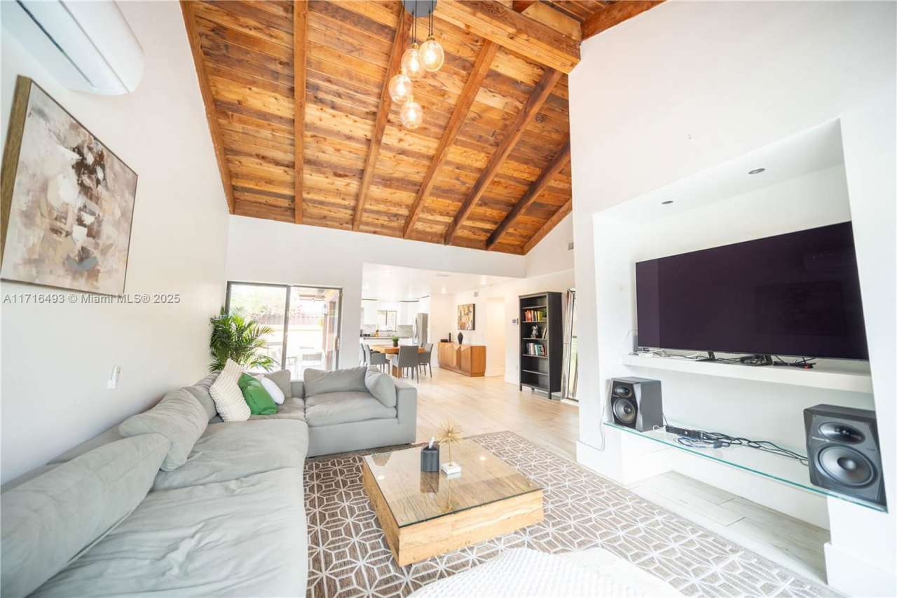 20429 Northeast 10th Court Road