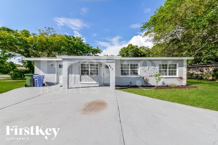 822 28th Street Circle East