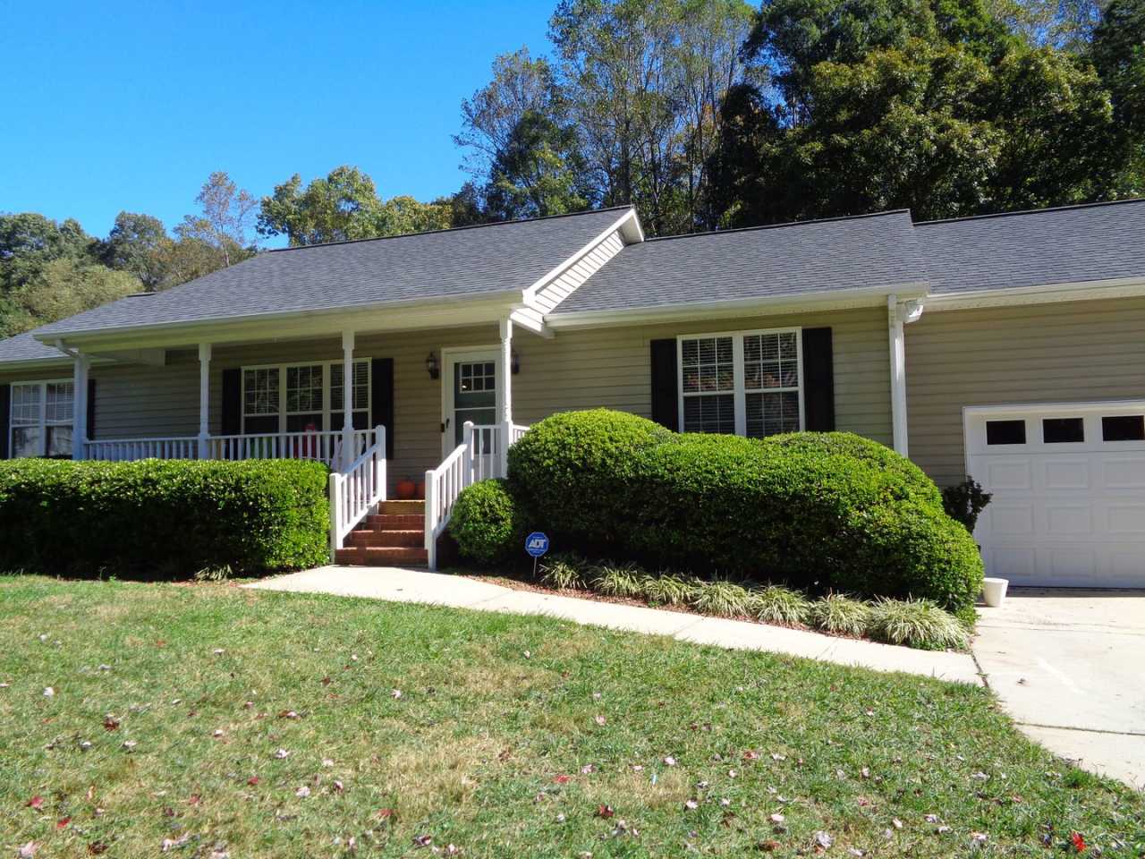 NICE-One Level House for Rent in Oak Ridge